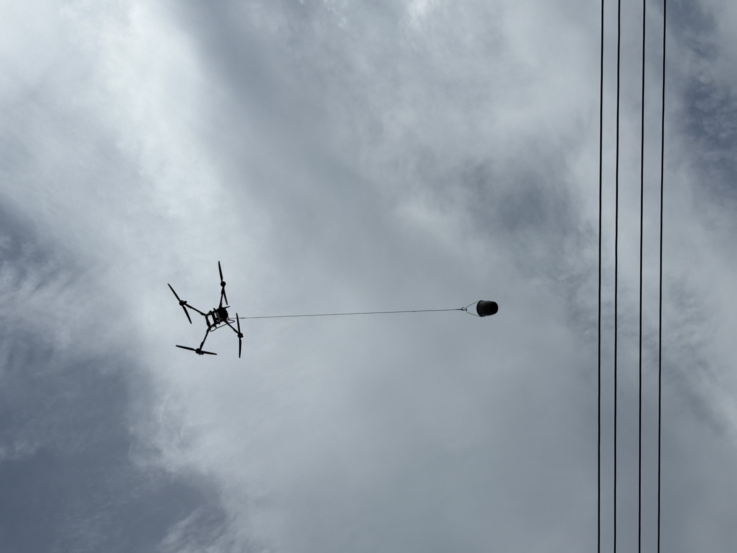 修建坟墓吊运材料